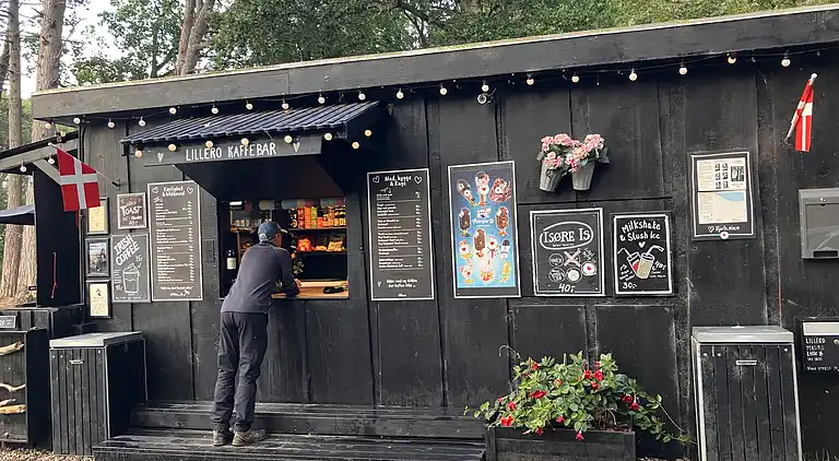 Sommerhushygge ikke langt fra strand og skov