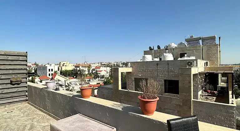 Charmantes Amman Apartment mit Elektroheizung und Poolzugang