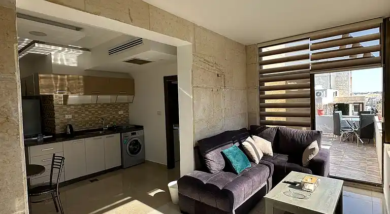Charmantes Amman Apartment mit Elektroheizung und Poolzugang