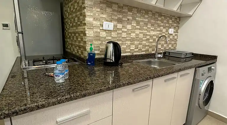 Charmantes Amman Apartment mit Elektroheizung und Poolzugang