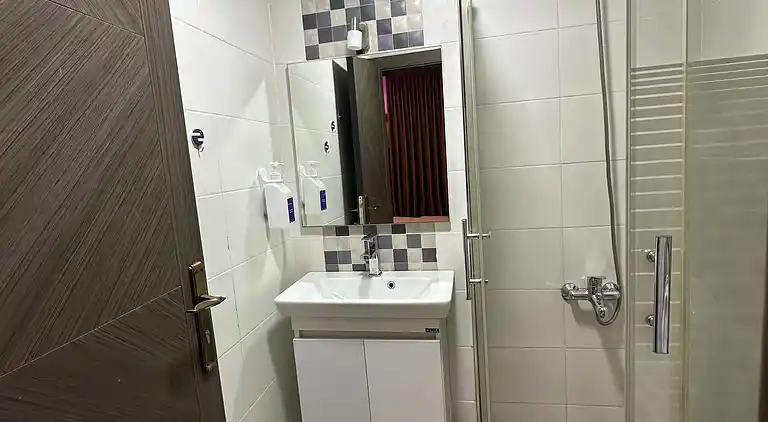 Charmantes Amman Apartment mit Elektroheizung und Poolzugang