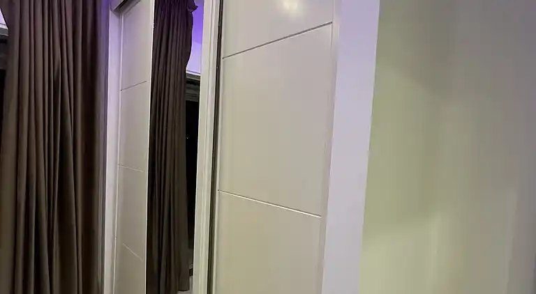 Charmantes Amman Apartment mit Elektroheizung und Poolzugang