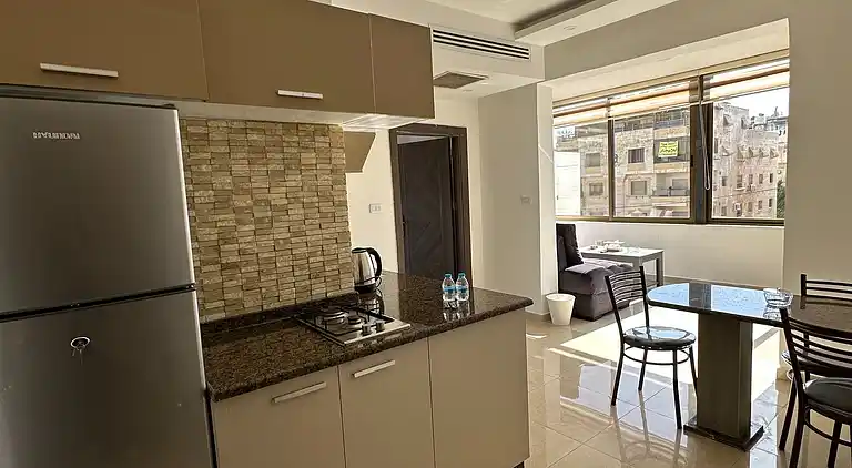Charmantes Amman Apartment mit Elektroheizung und Poolzugang