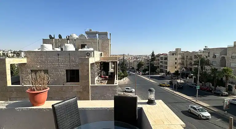 Charmantes Amman Apartment mit Elektroheizung und Poolzugang