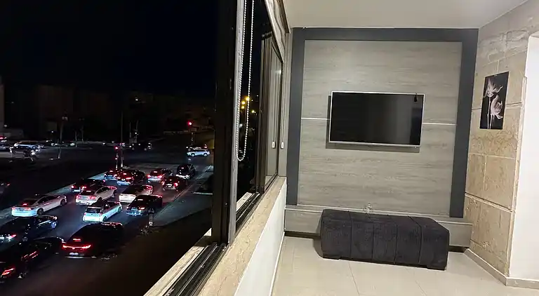 Charmantes Amman Apartment mit Elektroheizung und Poolzugang