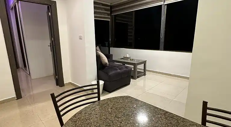 Charmantes Amman Apartment mit Elektroheizung und Poolzugang