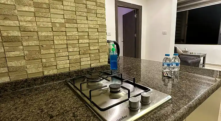 Charmantes Amman Apartment mit Elektroheizung und Poolzugang