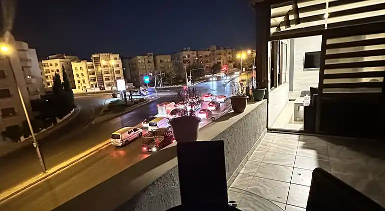 Charmantes Amman Apartment mit Elektroheizung und Poolzugang
