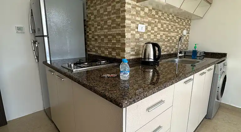 Charmantes Amman Apartment mit Elektroheizung und Poolzugang