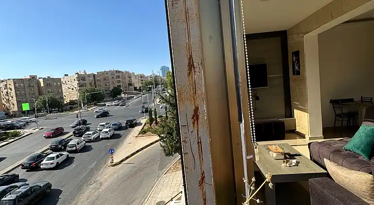 Charmantes Amman Apartment mit Elektroheizung und Poolzugang