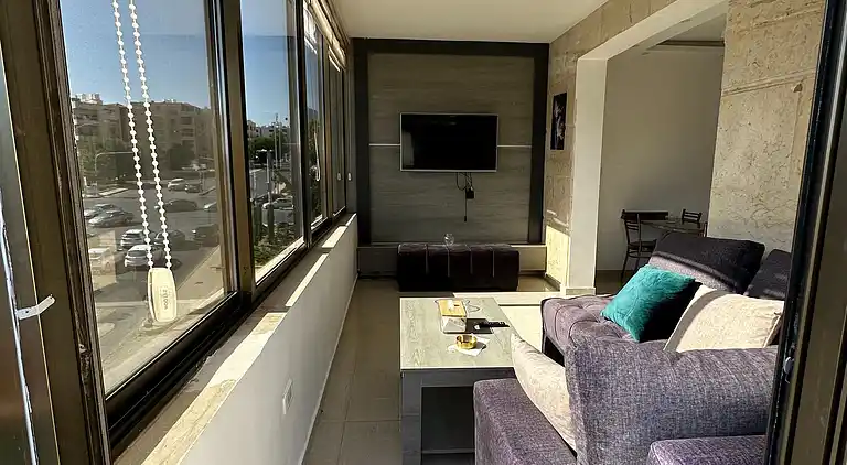 Charmantes Amman Apartment mit Elektroheizung und Poolzugang