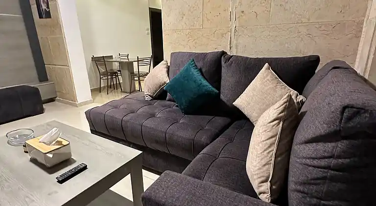 Charmantes Amman Apartment mit Elektroheizung und Poolzugang