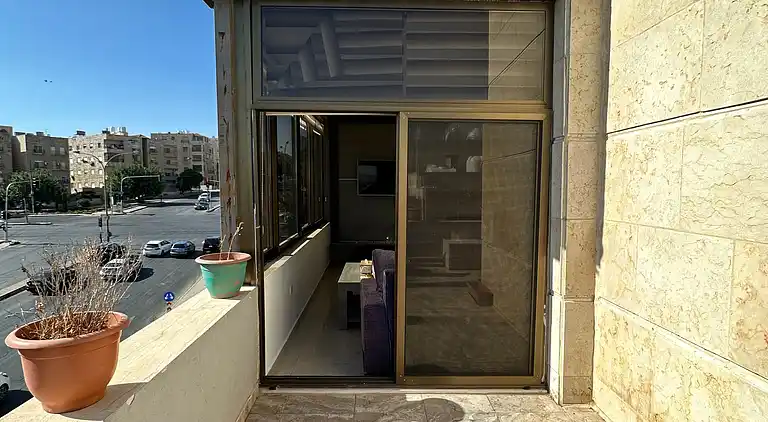 Charmantes Amman Apartment mit Elektroheizung und Poolzugang