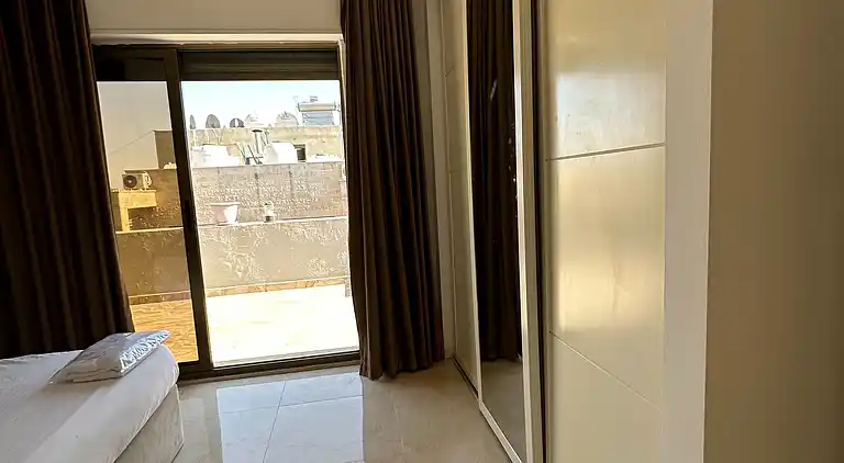 Charmantes Amman Apartment mit Elektroheizung und Poolzugang