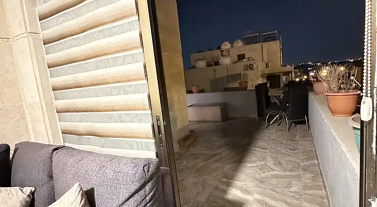 Charmantes Amman Apartment mit Elektroheizung und Poolzugang