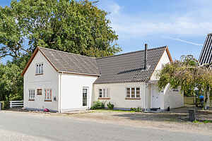 Cosy and modern family house with priavte garden