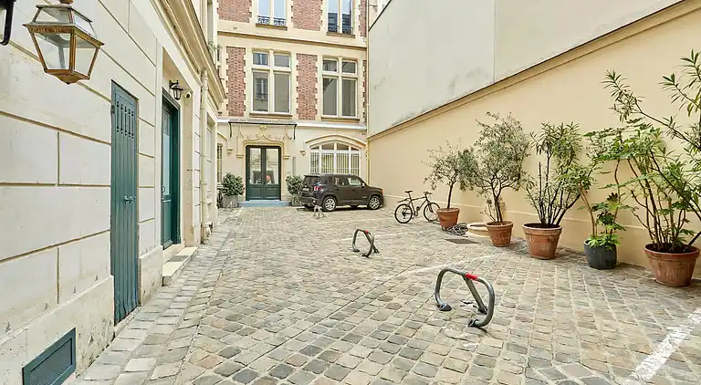 Apartment in Saint-Philippe-du-Roule