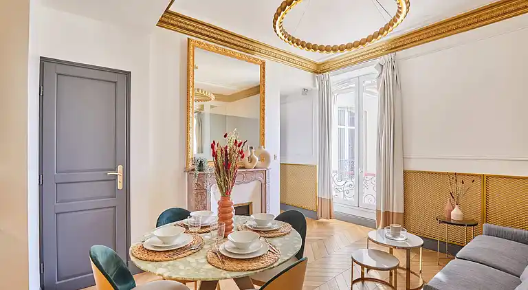 Apartment in Saint-Philippe-du-Roule