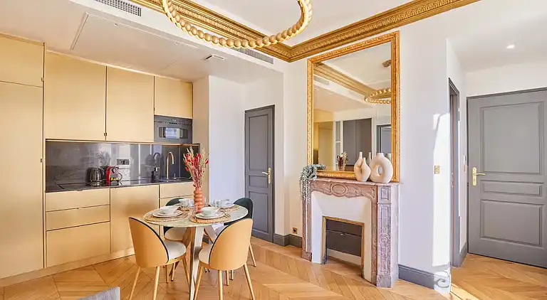 Apartment in Saint-Philippe-du-Roule
