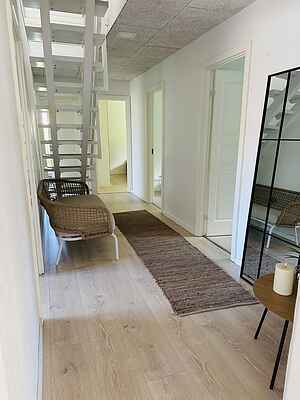 Rummeligt hus med have og parkering tæt på Boxen