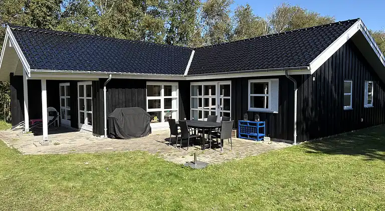 Skønt nyere sommerhus 4 minutter fra stranden