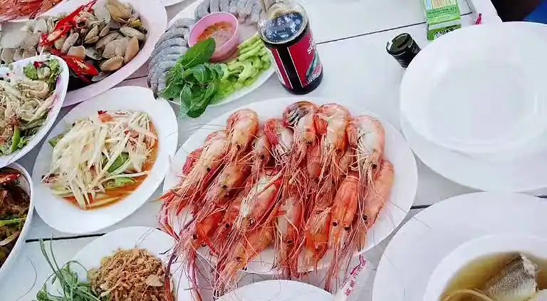 Tolle Lage mit Infinity-Pool - Zentral-Pattaya