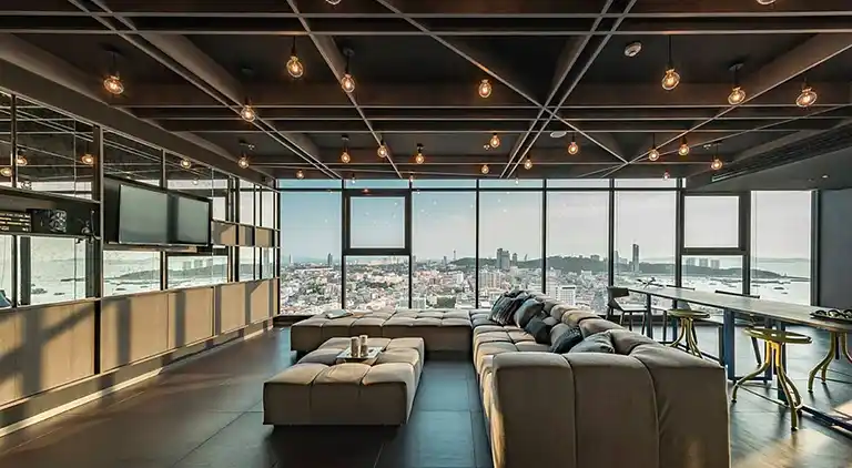 Tolle Lage mit Infinity-Pool - Zentral-Pattaya