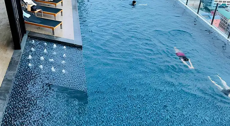 Tolle Lage mit Infinity-Pool - Zentral-Pattaya