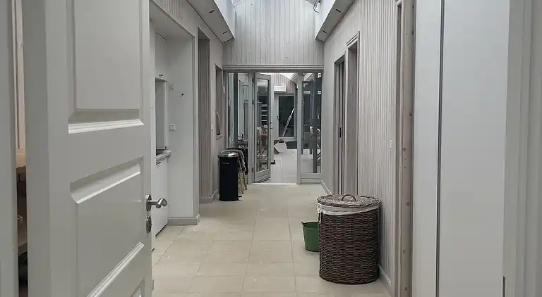 Stor feriebolig tæt på naturen