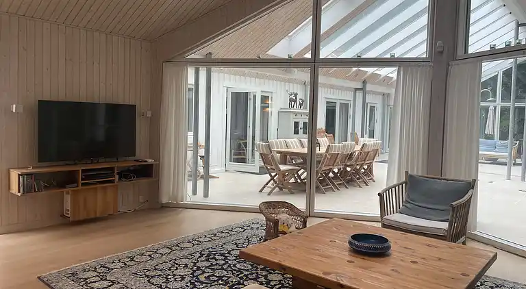 Stor feriebolig tæt på naturen