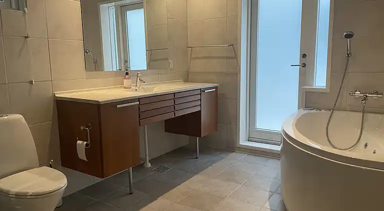 Stor feriebolig tæt på naturen