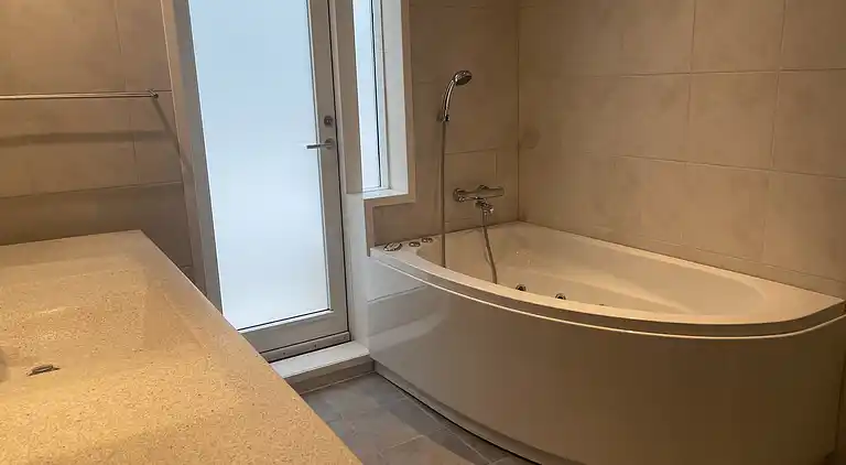 Stor feriebolig tæt på naturen