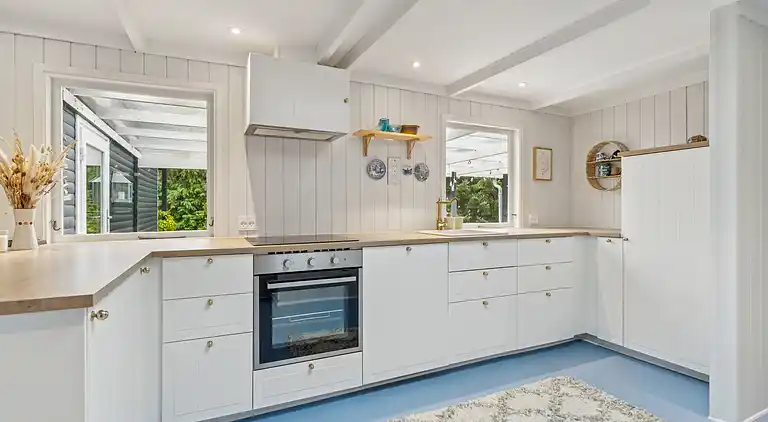 Casa renovada junto al agua y la naturaleza