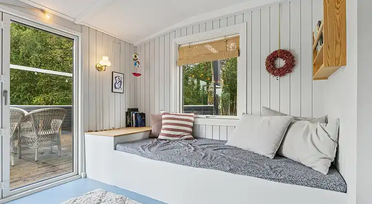 Casa renovada junto al agua y la naturaleza