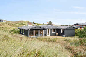 Well-kept 70s holiday home near the North Sea
