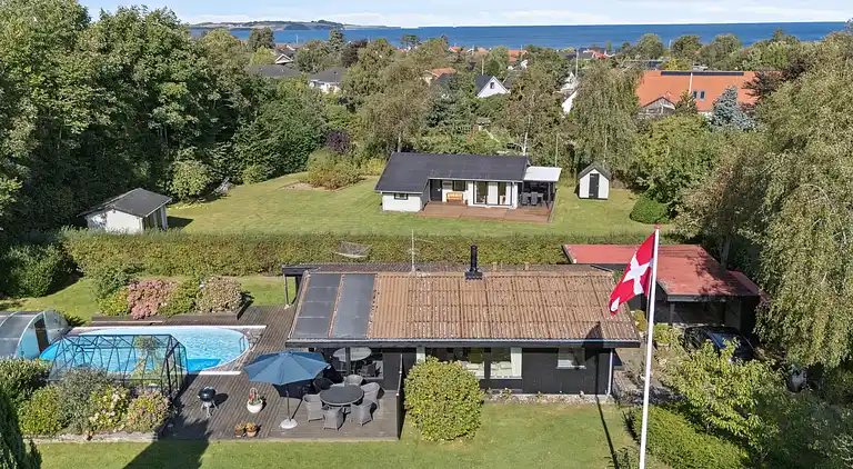 Schönes Ferienhaus mit Pool nahe Havnsø Strand