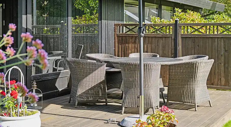 Schönes Ferienhaus mit Pool nahe Havnsø Strand