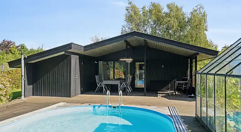 Schönes Ferienhaus mit Pool nahe Havnsø Strand