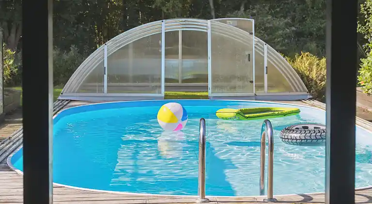 Schönes Ferienhaus mit Pool nahe Havnsø Strand