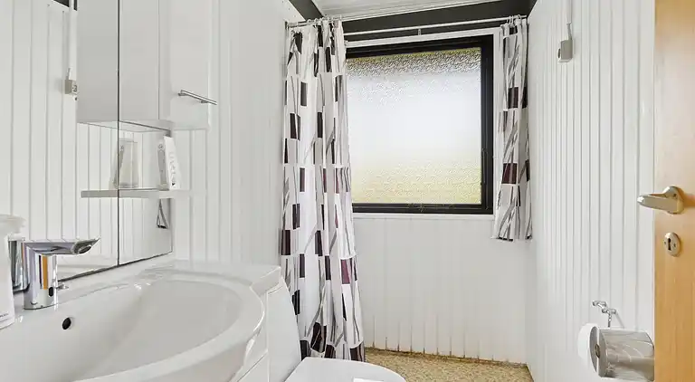 Schönes Ferienhaus mit Pool nahe Havnsø Strand