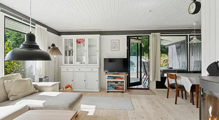 Schönes Ferienhaus mit Pool nahe Havnsø Strand