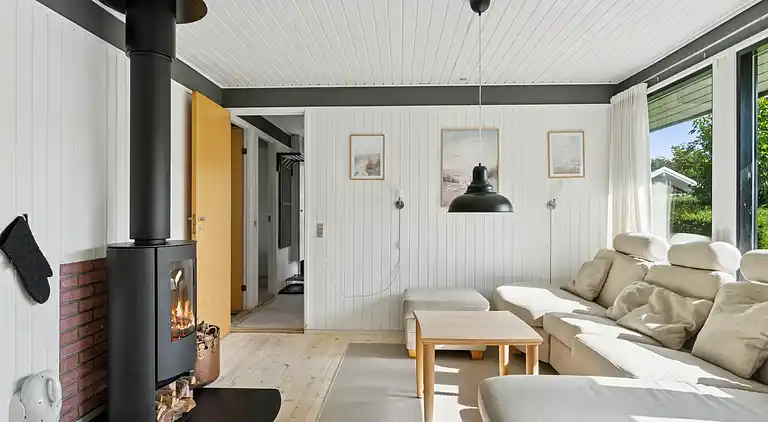 Schönes Ferienhaus mit Pool nahe Havnsø Strand