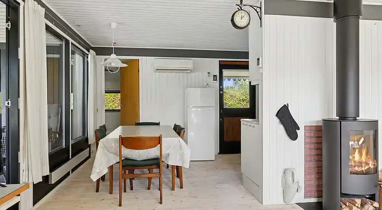 Schönes Ferienhaus mit Pool nahe Havnsø Strand