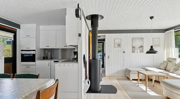Schönes Ferienhaus mit Pool nahe Havnsø Strand