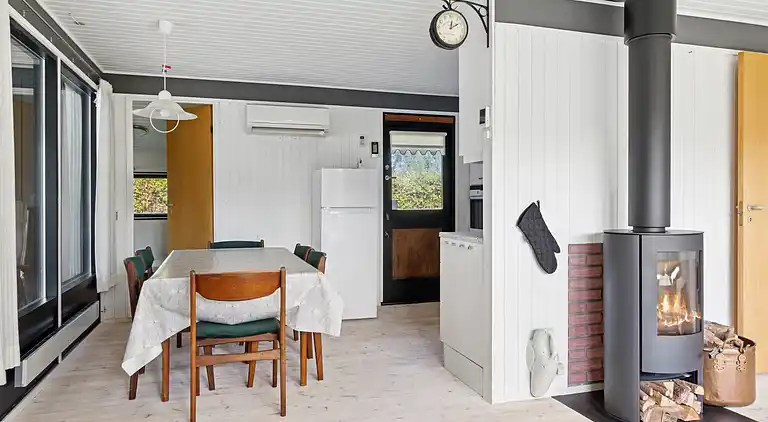 Schönes Ferienhaus mit Pool nahe Havnsø Strand