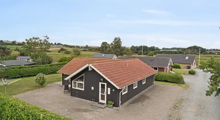 Strandnært feriehus med plads til hele familien