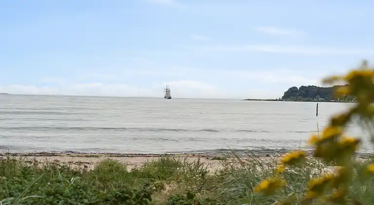 Strandnært feriehus med plads til hele familien