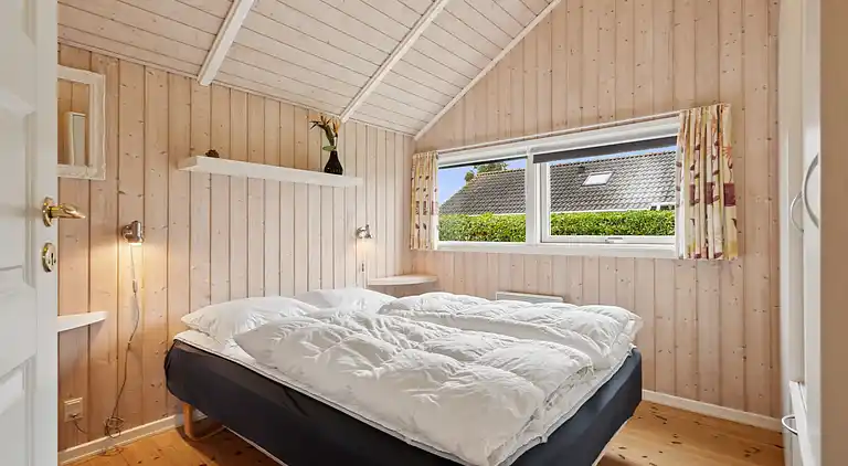 Strandnært feriehus med plads til hele familien