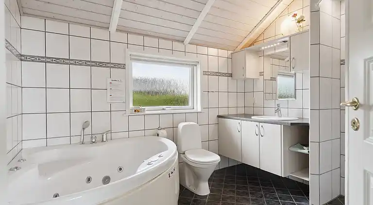 Strandnært feriehus med plads til hele familien