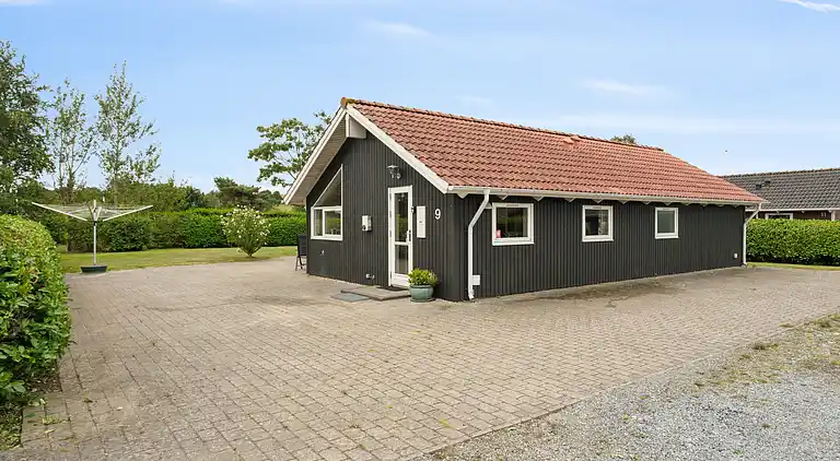 Strandnært feriehus med plads til hele familien